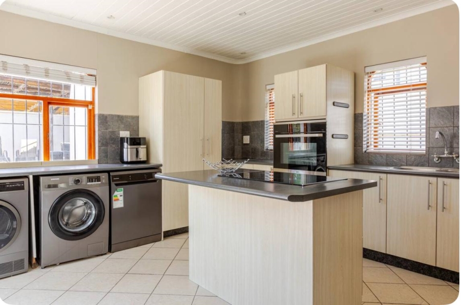 To Let 3 Bedroom Property for Rent in Table View Western Cape